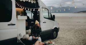 Read more about the article Fordele ved at vælge en autocamper til din næste ferie